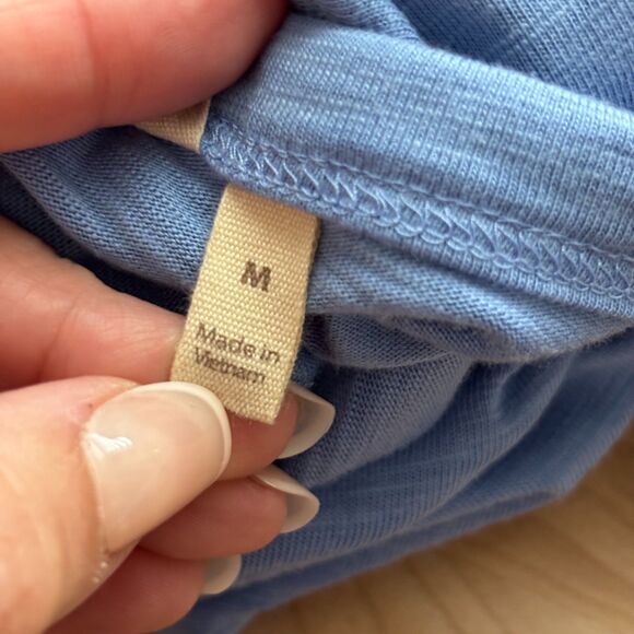 Soft Surroundings Women Stepped Hem Scoop Neck Top Light Blue Medium C217 - Picture 7 of 9